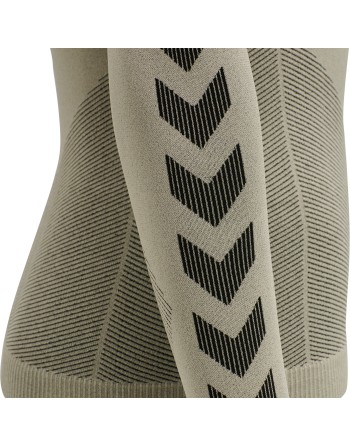 HUMMEL FIRST SEAMLESS JERSEY L/S W / Nahtlose Verarbeitung und körperbetontes Design